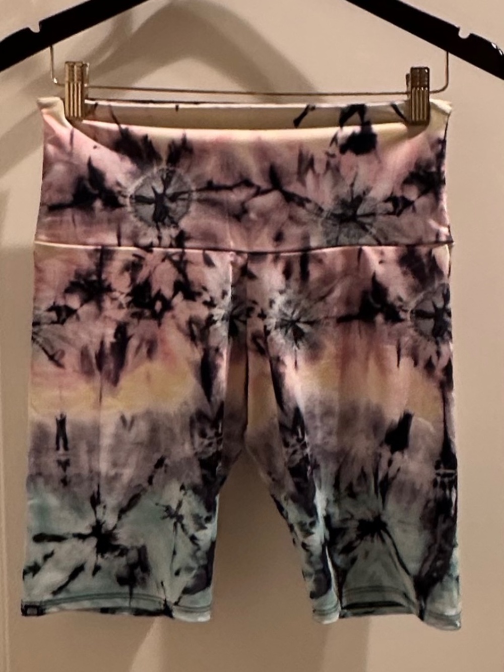 ONZIE PASTEL TIE-DYE BIKER SHORTS